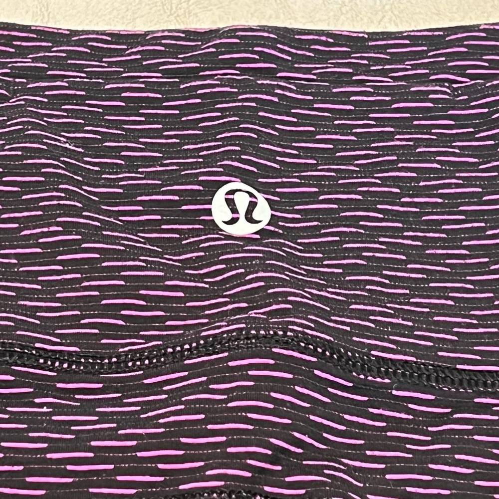 LULULEMON ATHLETICA GEAR UP SCORE JACQUARD PURPLE BLACK MESH CROP LEGGING SIZE 4